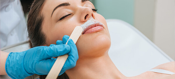 Gesicht-Waxing DERMAVIVA