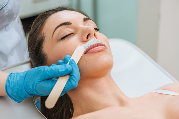 Gesicht-Waxing DERMAVIVA